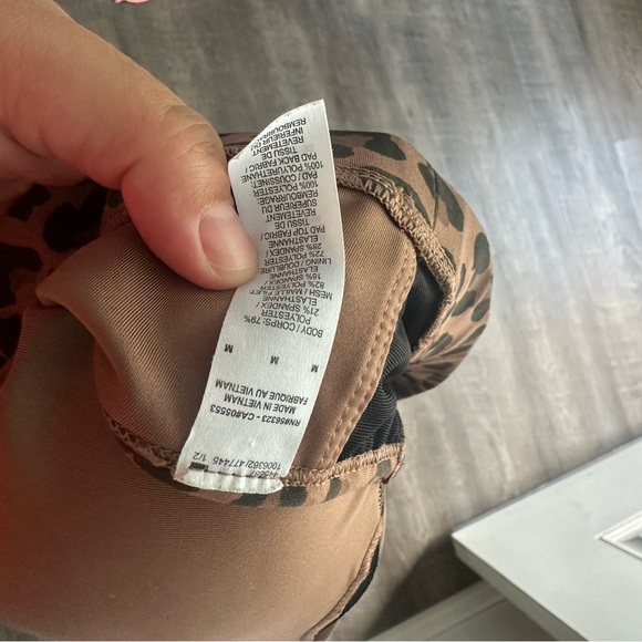 Nike women’s cheetah Print Sports Bra - Picture 3 of 3